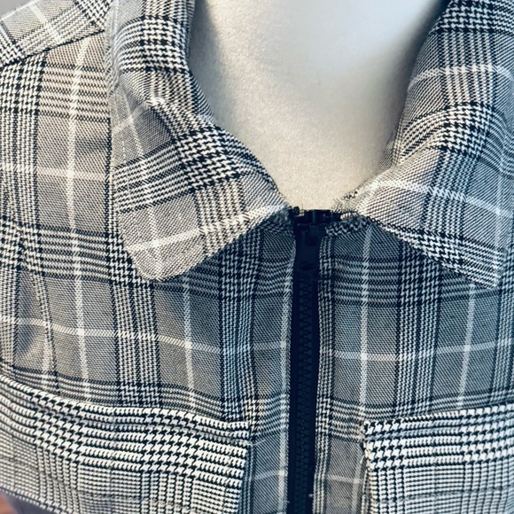 Plaid Gray, Black and White Women's Cropped Jacket (The Seek) - Picture 3 of 11